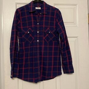 Untuck it brand for her. Ptp is 19 inches. Blue and light red. No damagee